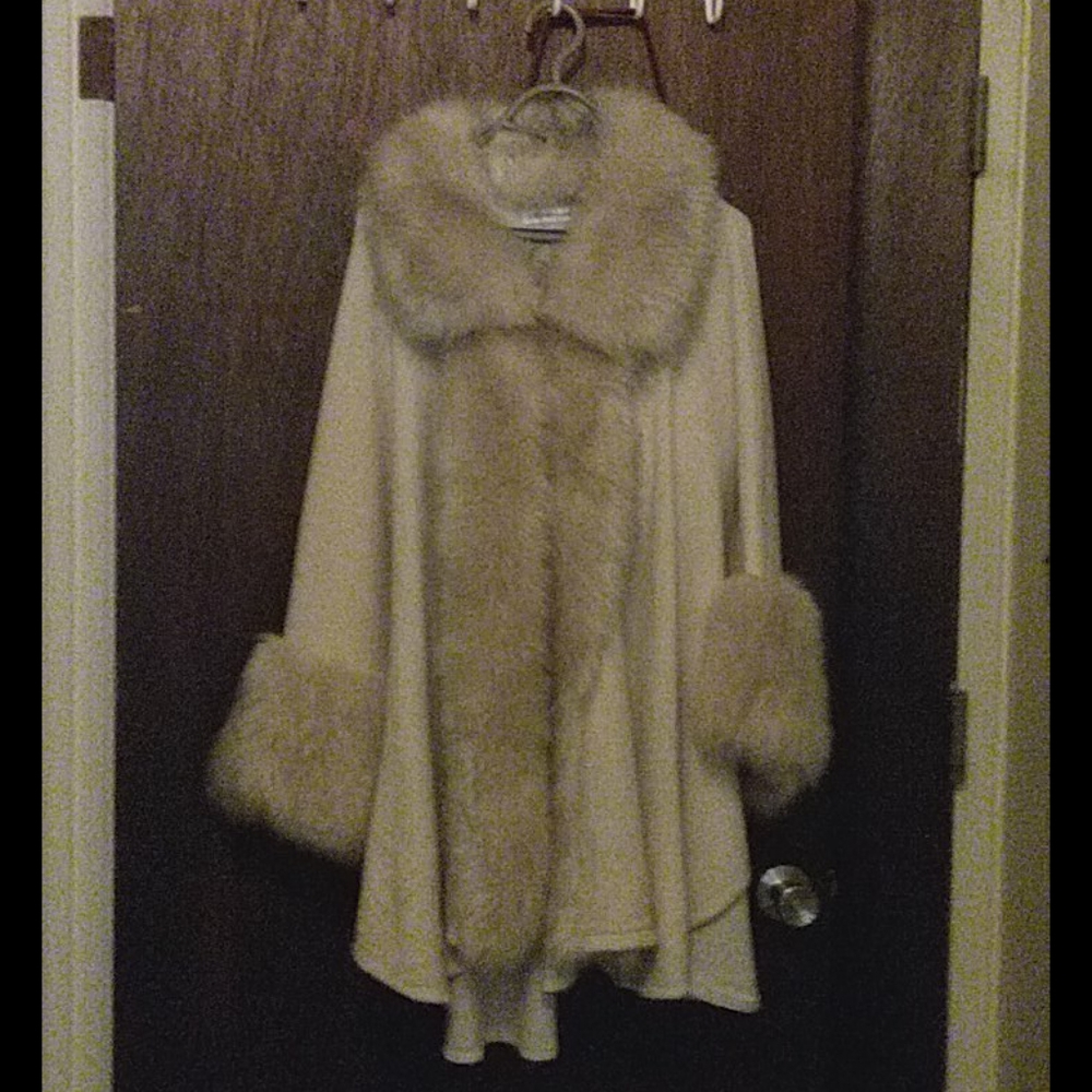 Cape with fur trim